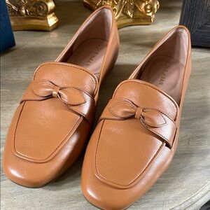 Cole Haan York Bow Loafer . Excellent NEW Cond. With box . Sz 8 b